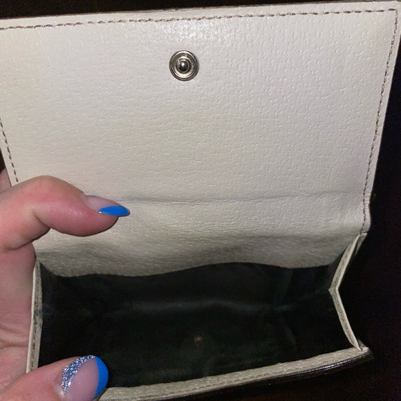 Gucci Bi-Fold Cream/Beige Monogram Wallet - Picture 4 of 13